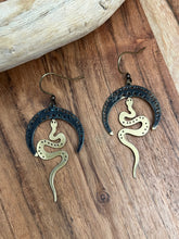 Load image into Gallery viewer, Blk and gold snakes
