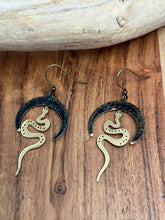 Load image into Gallery viewer, Blk and gold snakes
